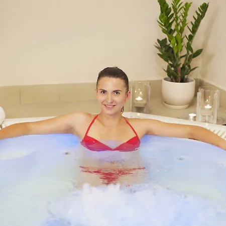 Maxymilian Unique - Adults Only