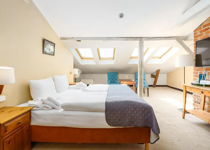 Maxymilian Unique - Adults Only